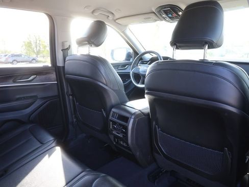 Used 2023 Jeep Grand Cherokee Limited AWD/4WD image 19