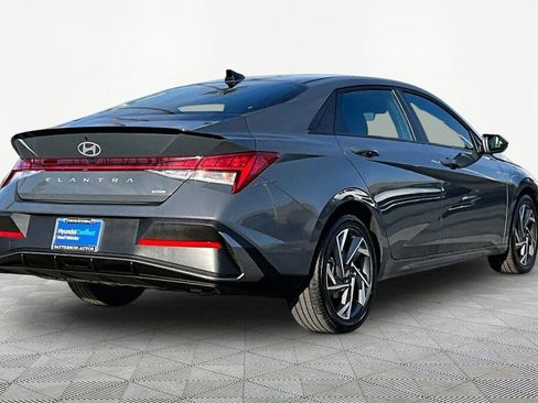 Certified 2025 Hyundai Elantra SEL image 2