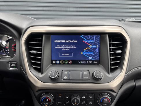 Used 2021 GMC Acadia Denali w/ Denali Technology Package AWD/4WD image 23