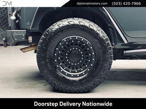 Used 2017 Jeep Wrangler Unlimited Rubicon w/ Connectivity Group AWD/4WD image 40
