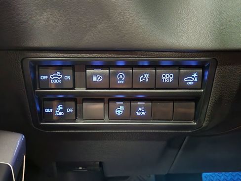 Used 2024 Toyota Tundra Platinum AWD/4WD image 41