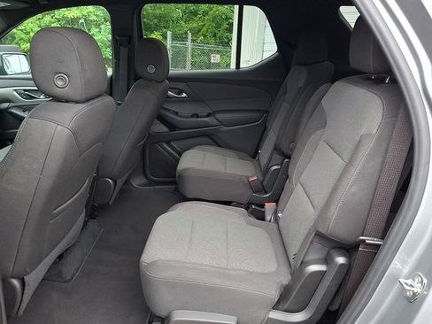 Used 2023 Chevrolet Traverse LT FWD image 8