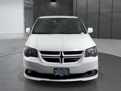Used 2019 Dodge Grand Caravan GT FWD image 2