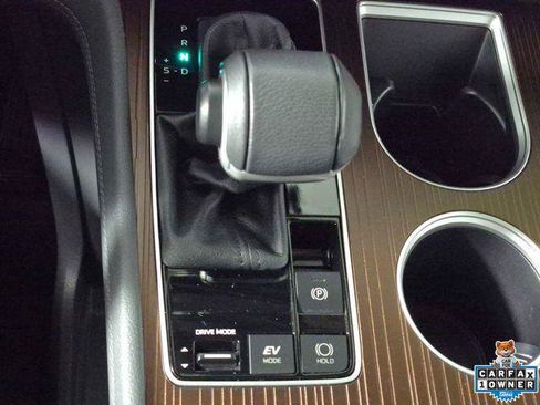 Certified 2024 Toyota Sienna XLE FWD image 19