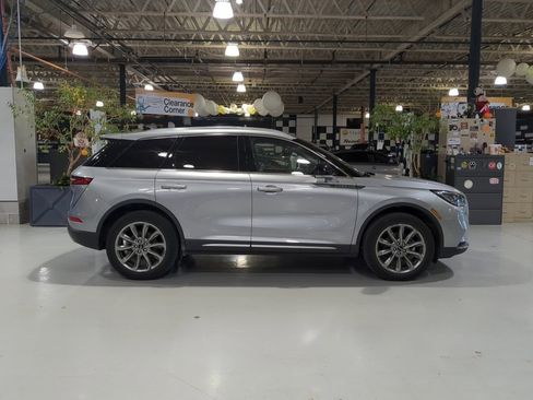 Used 2022 Lincoln Corsair AWD w/ Premium Package image 6