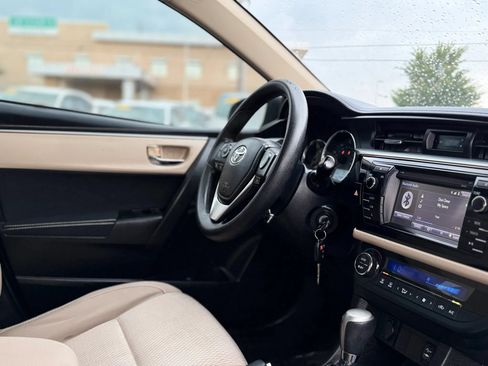 Used 2015 Toyota Corolla LE FWD image 24