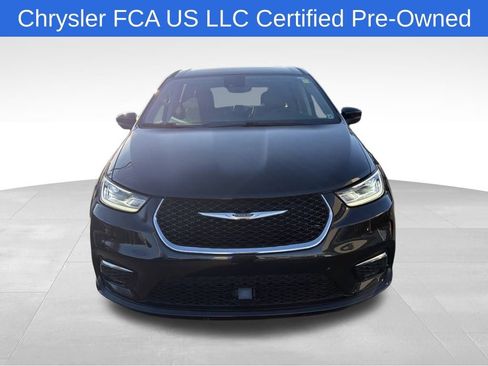 Used 2023 Chrysler Pacifica Touring-L image 5