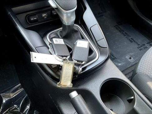 Used 2025 Kia Soul LX w/ LX Technology Package FWD image 14