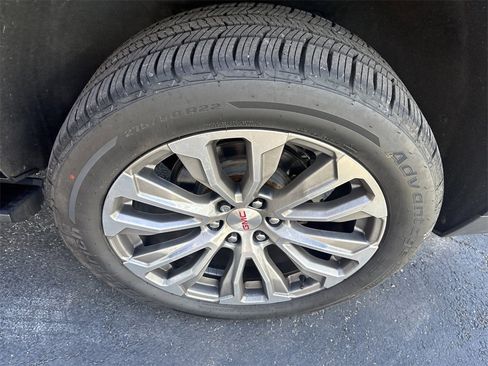 Used 2022 GMC Yukon XL Denali w/ Denali Ultimate Package image 12