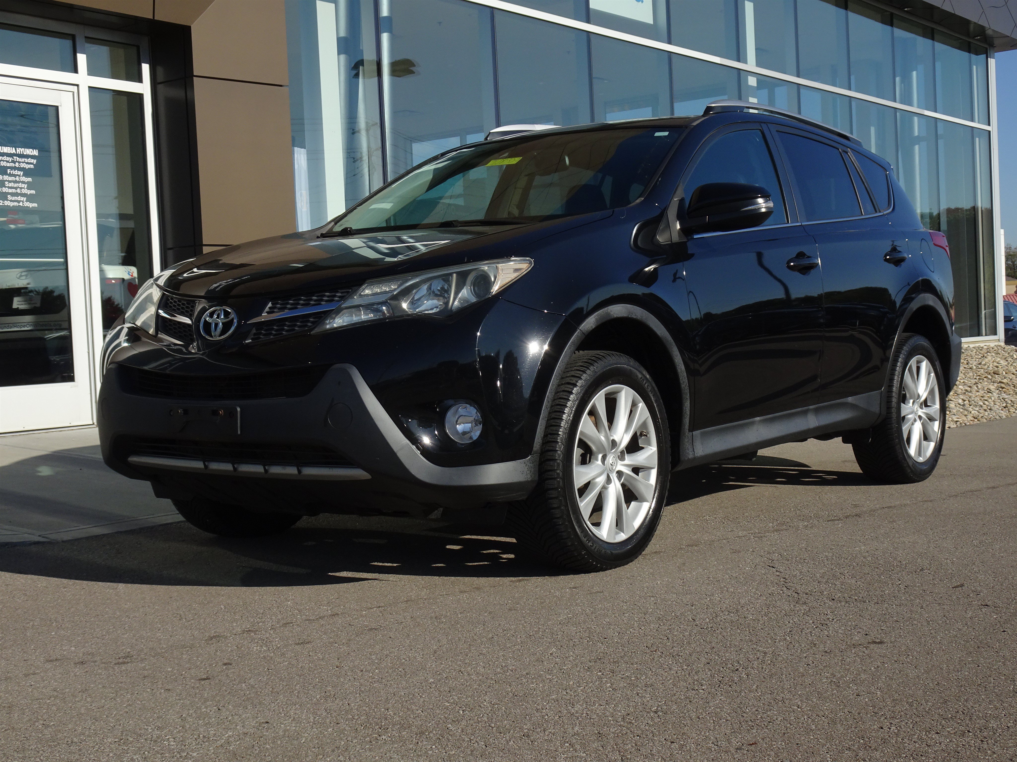 Used 2014 Toyota RAV4 Limited w/ Technology Package AWD/4WD image 1