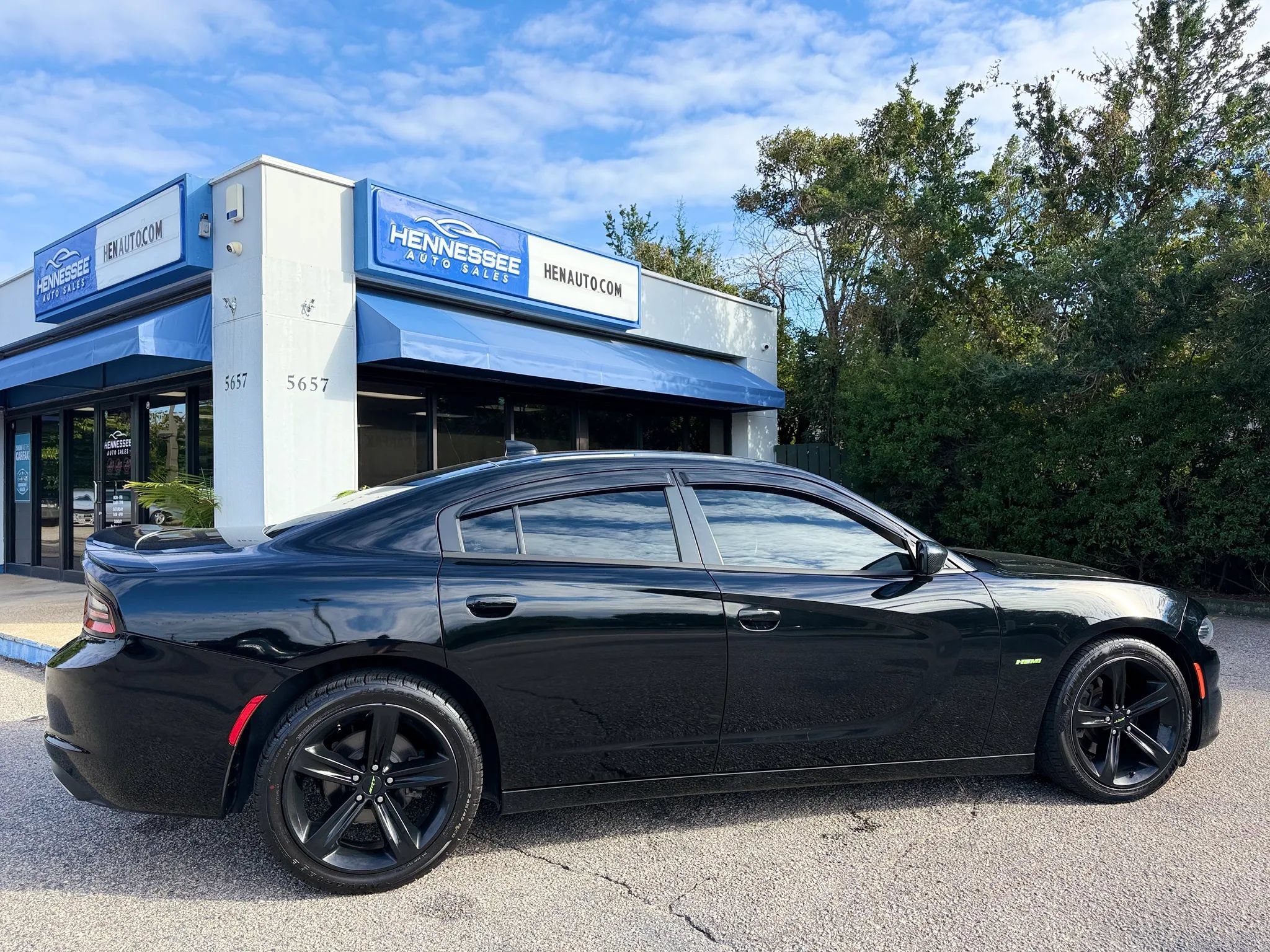 Used 2015 Dodge Charger R/T RWD image 9