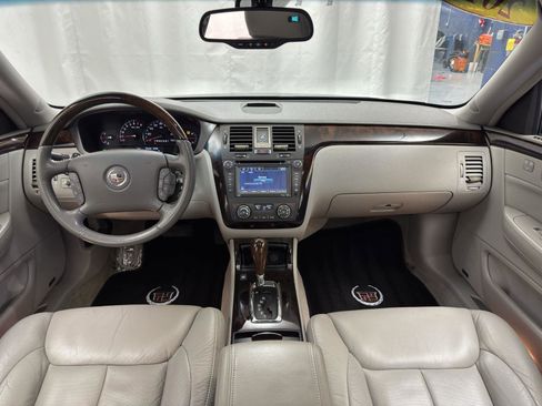 Used 2011 Cadillac DTS Premium image 31