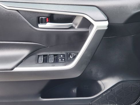 Used 2025 Toyota RAV4 XLE w/ Convenience Package FWD image 24