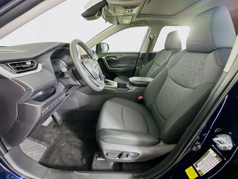 Used 2025 Toyota RAV4 XLE w/ Convenience Package image 13