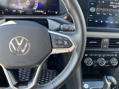 Certified 2024 Volkswagen Taos SE w/ Panoramic Sunroof Package image 19