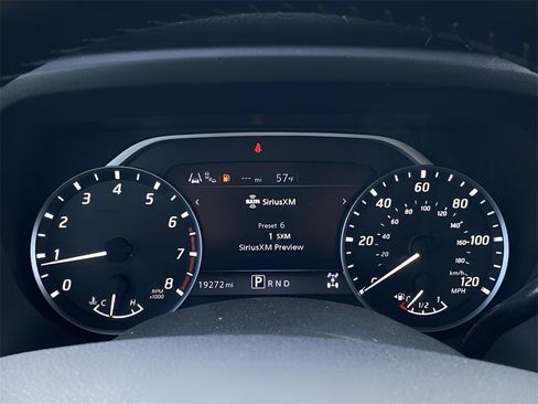 Used 2024 Nissan Titan SV image 10