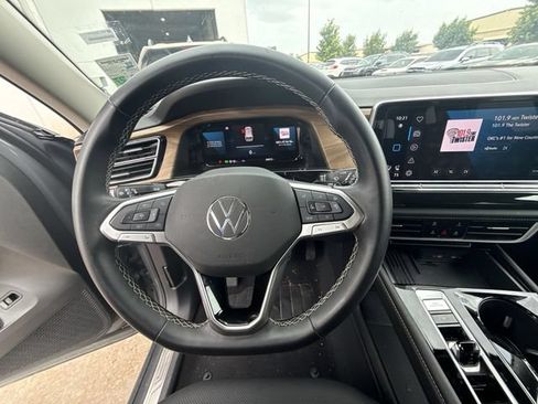 Used 2026 Volkswagen Atlas SE AWD/4WD image 14