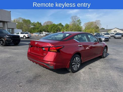 Used 2024 Nissan Altima 2.5 SV AWD/4WD image 3