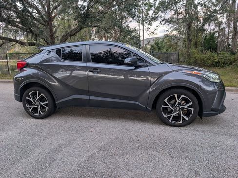 Used 2021 Toyota C-HR XLE image 10