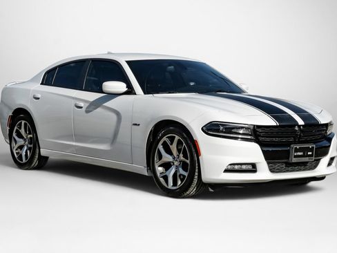 Used 2015 Dodge Charger R/T w/ Plus Group RWD image 4