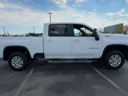 Used 2024 Chevrolet Silverado 2500 LT AWD/4WD image 9