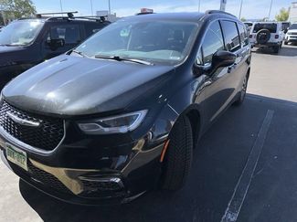 Used 2021 Chrysler Pacifica Touring w/ Cold Weather Group FWD video 1