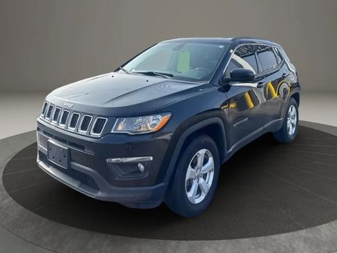 Used 2020 Jeep Compass Latitude w/ Cold Weather Group AWD/4WD image 3