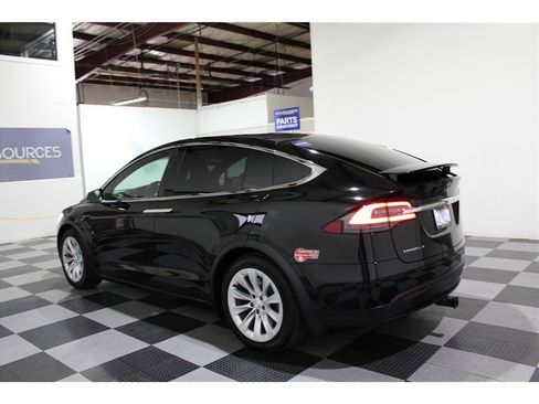 Used 2017 Tesla Model X 75D image 6