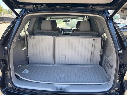 Used 2015 Toyota Highlander Limited w/ Driver Technology Package AWD/4WD image 23