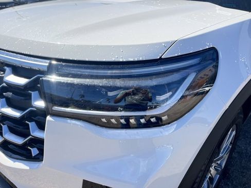 New 2026 Ford Explorer Platinum image 8