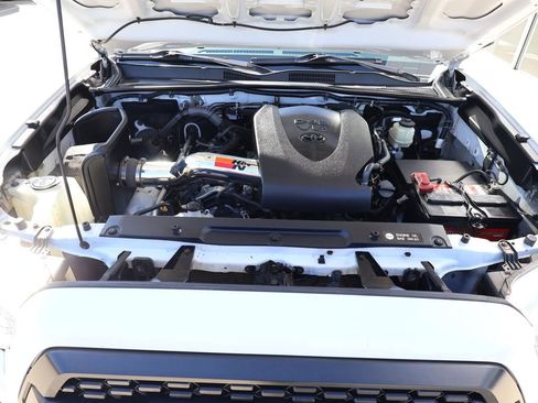 Used 2016 Toyota Tacoma TRD Sport w/ Towing Package AWD/4WD image 42