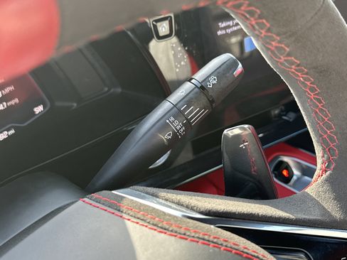 Used 2024 Chevrolet Corvette Stingray Premium Conv w/ Z51 Performance Package image 18