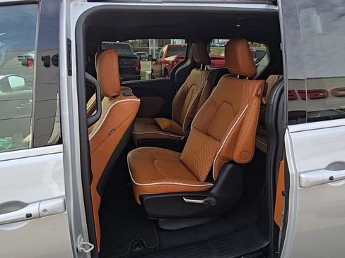 New 2026 Chrysler Pacifica Pinnacle image 15