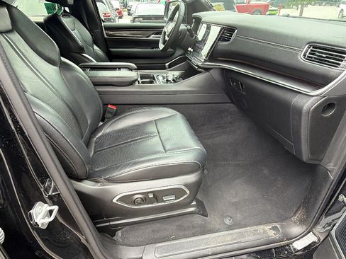 Used 2024 Jeep Wagoneer L 2WD w/ Premium Group I image 19