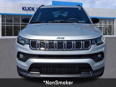 Used 2025 Jeep Compass Latitude AWD/4WD image 2