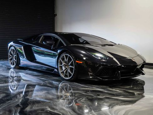 Used 2015 Lamborghini Aventador LP 700-4 image 5