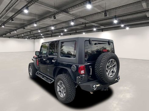 Used 2018 Jeep Wrangler Unlimited Rubicon w/ Connectivity Group image 5