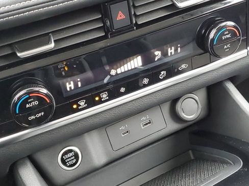 Certified 2022 Nissan Rogue SV image 16