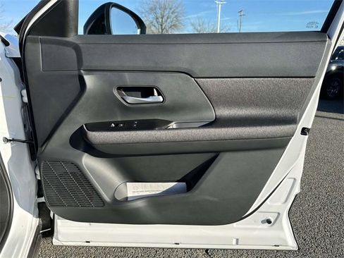 New 2026 Nissan Kicks SV w/ SV Premium Package image 8