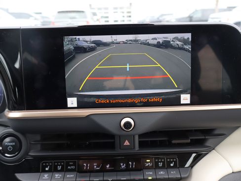 Used 2024 Toyota Crown Limited image 27