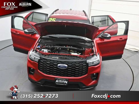 Used 2025 Ford Explorer ST-Line w/ ST-Line Street Pack AWD/4WD image 36