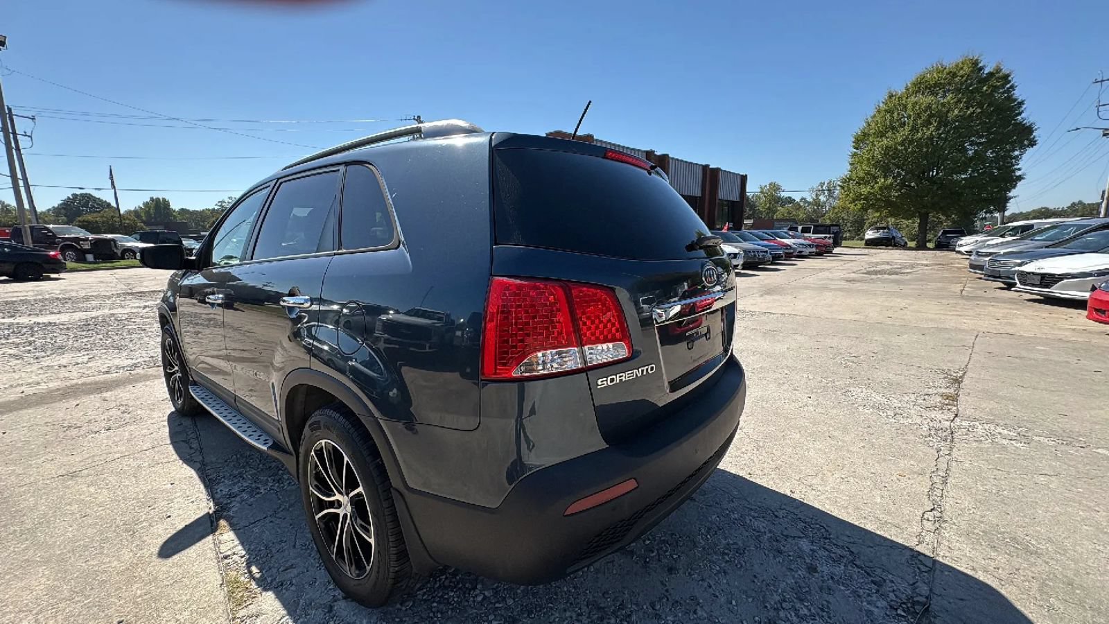 Used 2011 Kia Sorento LX w/ Convenience Pkg FWD image 4