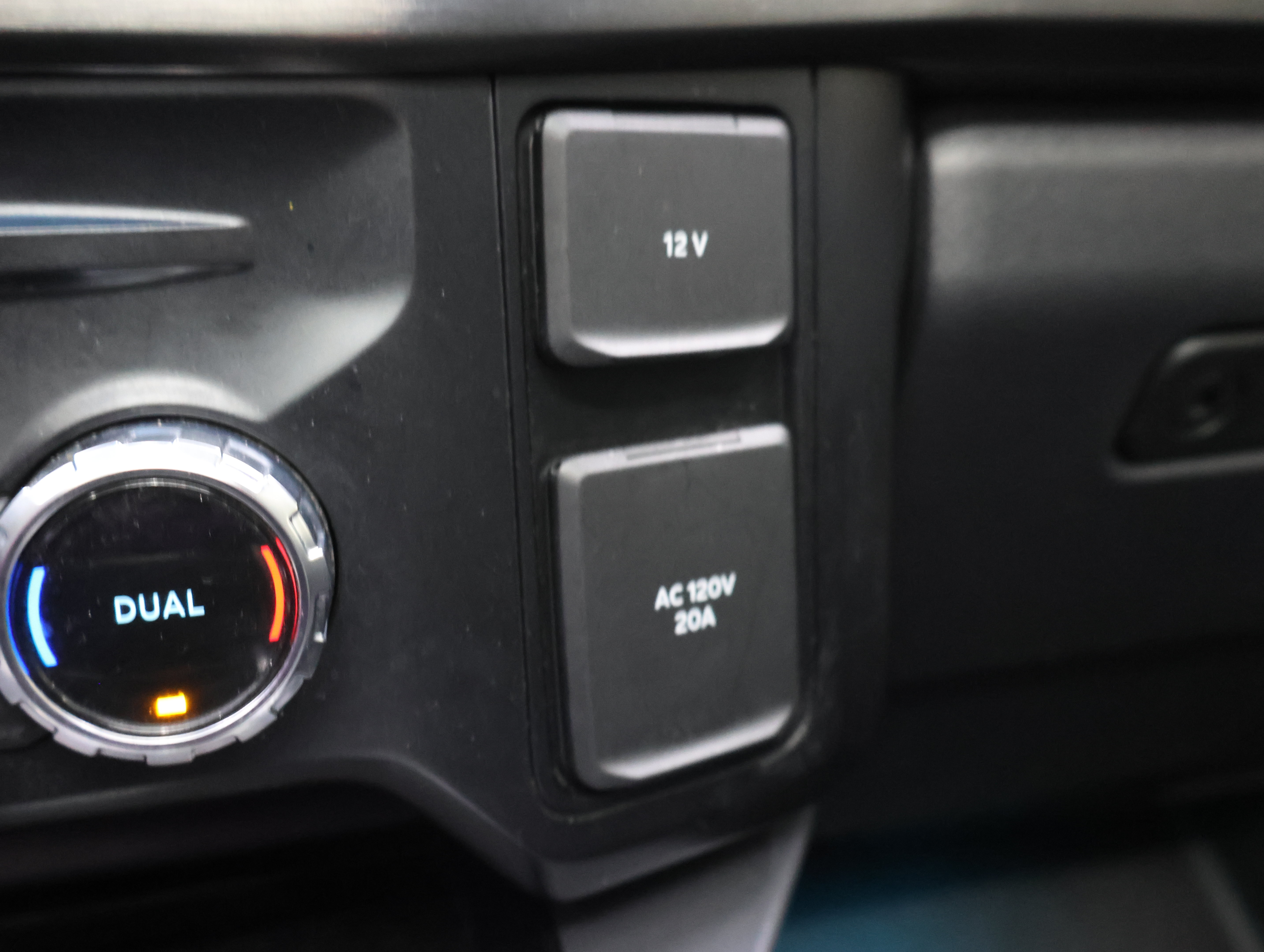 Used 2024 Ford F350 Lariat w/ Lariat Ultimate Package AWD/4WD image 55