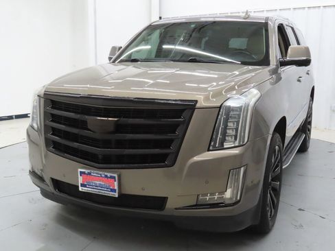 Used 2018 Cadillac Escalade 2WD image 7
