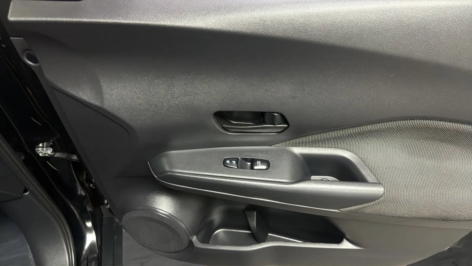 Used 2018 Nissan Kicks S FWD image 18