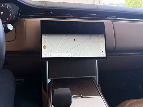 Used 2025 Land Rover Range Rover Long Wheelbase SE AWD/4WD image 36