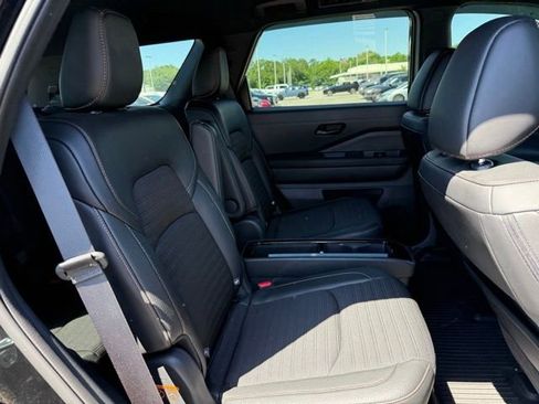 Used 2024 Nissan Pathfinder Rock Creek AWD/4WD image 19