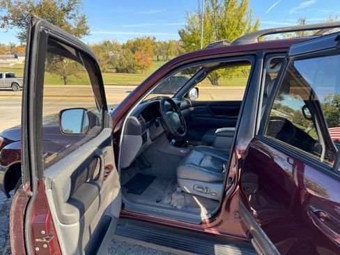 Used 1999 Toyota Land Cruiser image 10