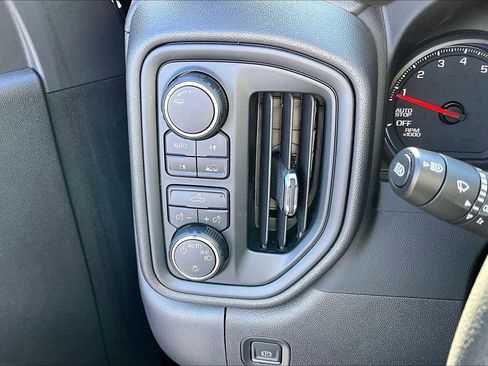 Certified 2023 Chevrolet Silverado 1500 Custom image 25