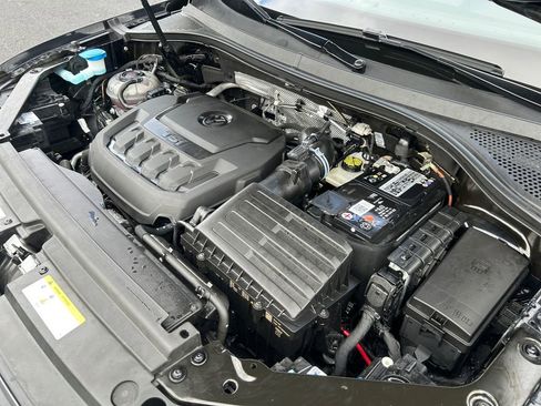 Used 2023 Volkswagen Tiguan SE R-Line image 30
